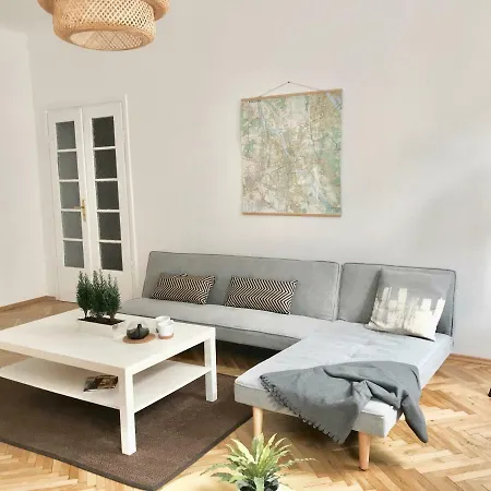 Chmielna Apartmán *