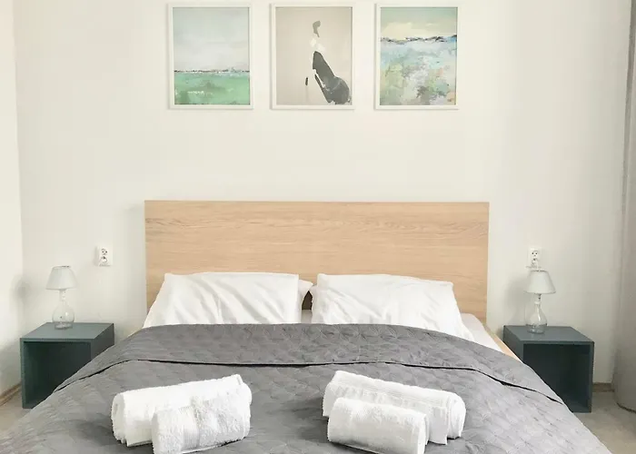 Chmielna Apartment *